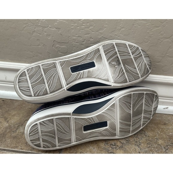 Woman's Shoes SKECHERS Air-Cooled Arch Fit Size 9.5 - Picture 7 of 7